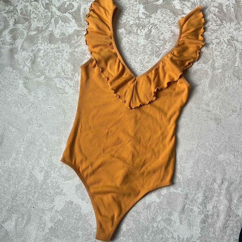 Wilfred Ribbed Ruffle Bodysuit - Picture 2 of 12